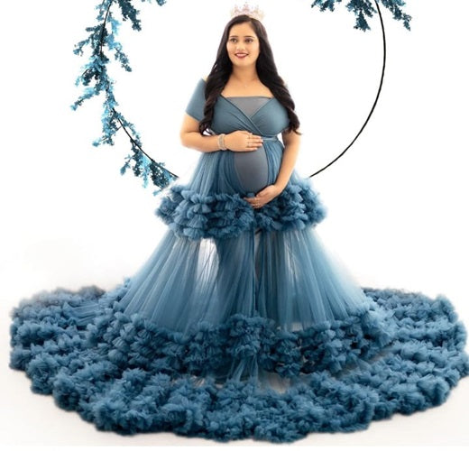Elegant Maternity Gown for Photoshoots - Flowy Tulle Dress with Ruffle Details and Off-Shoulder Design